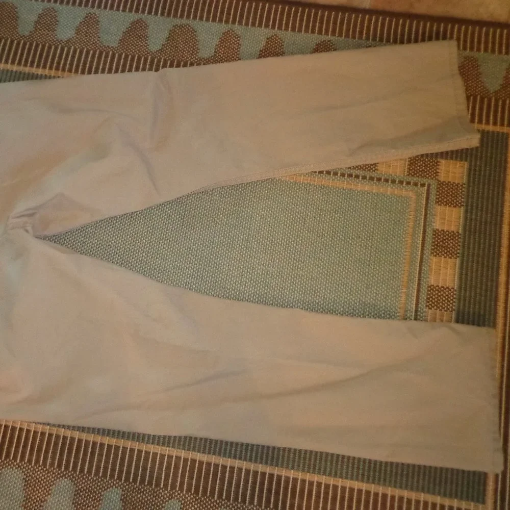 IZOD Saltwater Straight Fit Chino Pants 36W x 32L Khaki Zip/Button Closure